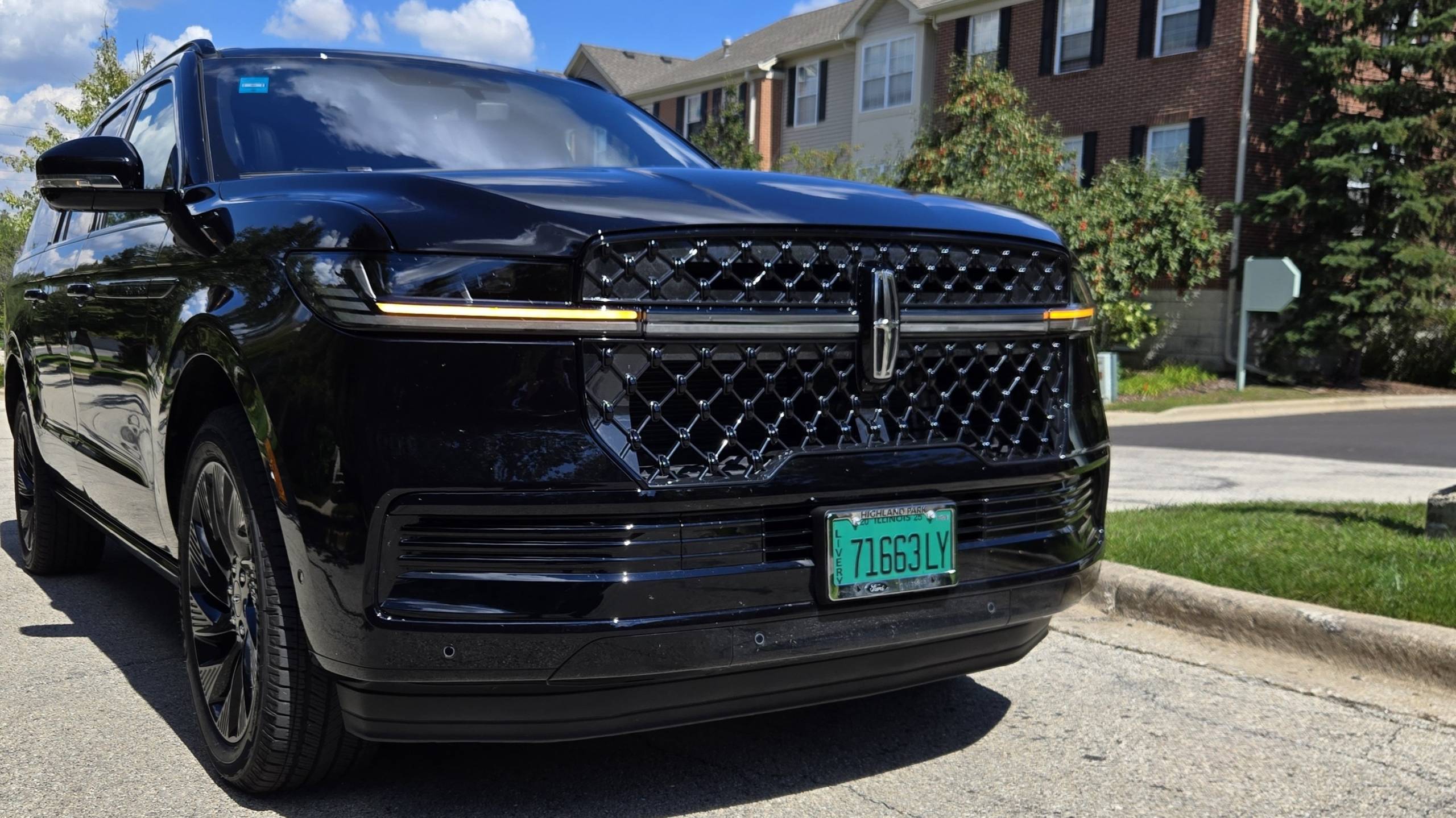 Black 2025 Lincoln Navigator Jet Appearance luxury SUV exterior – Eagle Black Limo Chicago.